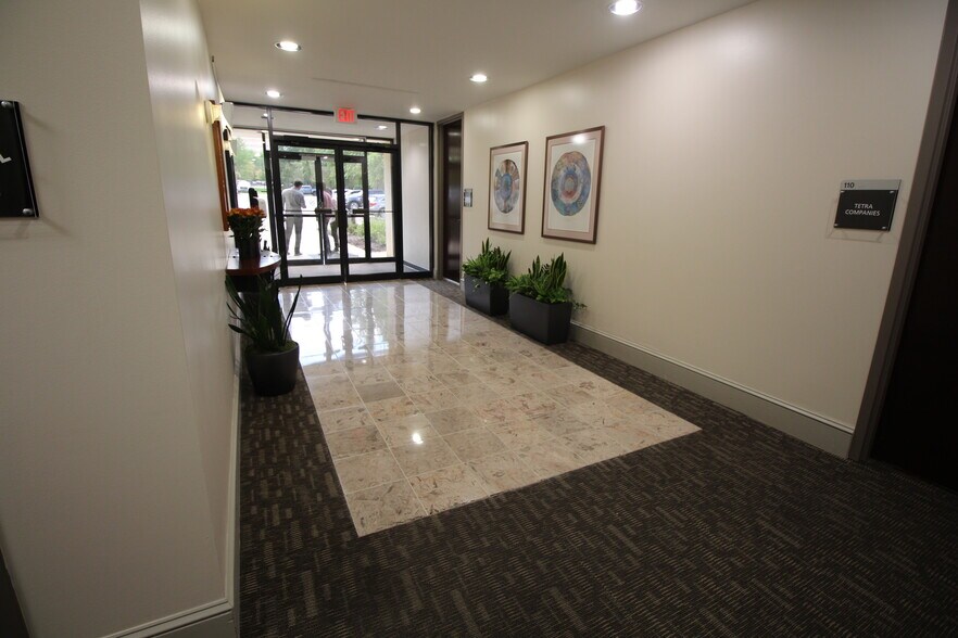 10875 Benson Dr, Overland Park, KS à louer - Photo intérieure – Image 3 sur 8