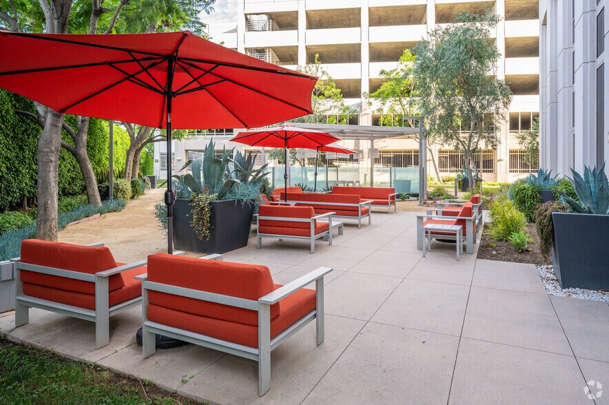 1551 N Tustin Ave, Santa Ana, CA à louer - Numérisation 3D Matterport – Image 3 sur 21
