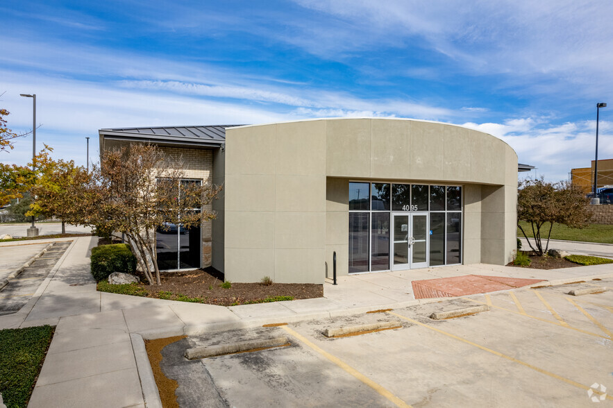 4095 N Loop 1604 Fwy, San Antonio, TX à louer - Photo de l’immeuble – Image 1 sur 7