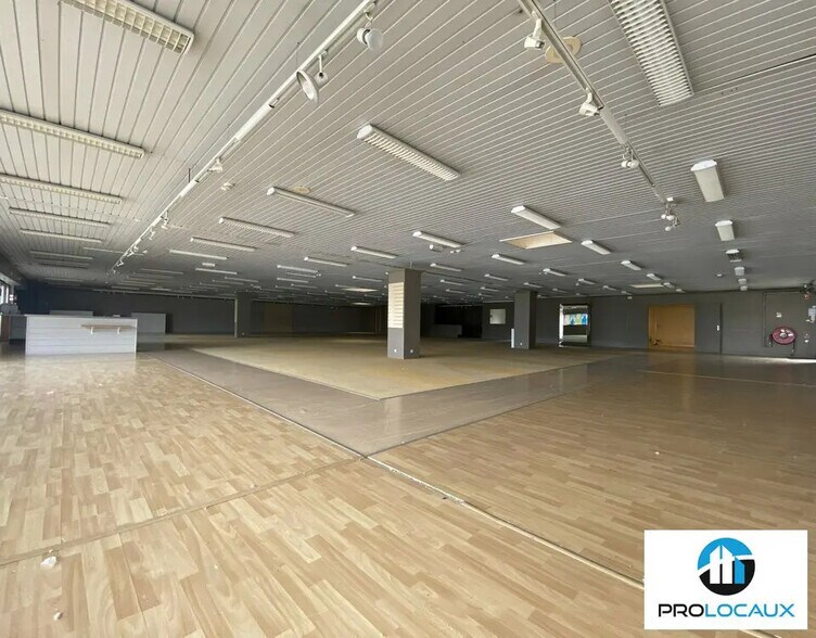 Local commercial dans Barentin à louer - Photo de l’immeuble – Image 3 sur 3