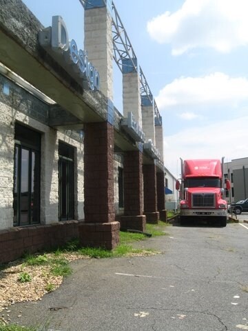 340 Greenbrier Dr, Charlottesville, VA à louer - Photo de l’immeuble – Image 2 sur 53