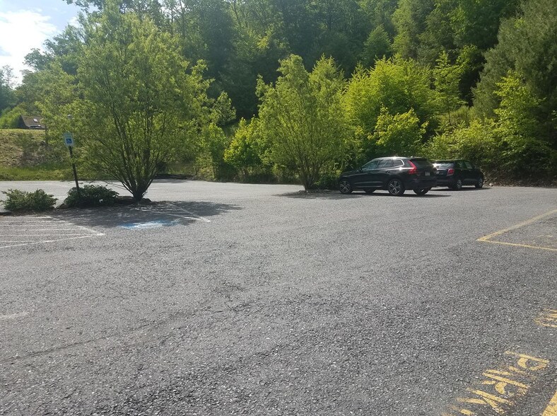 6418 Chambersburg Rd, Fayetteville, PA à vendre - Photo de l’immeuble – Image 3 sur 30