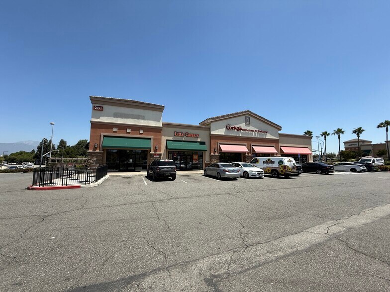 2051 Rancho Valley Dr, Pomona, CA à louer - Photo de l’immeuble – Image 1 sur 13