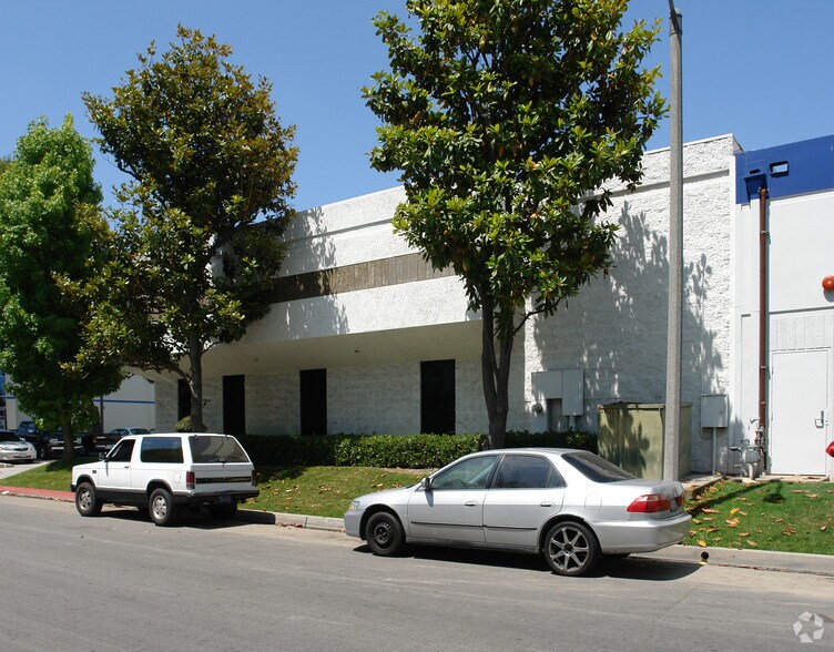 15321 Transistor Ln, Huntington Beach, CA à louer - Photo de l’immeuble – Image 3 sur 3