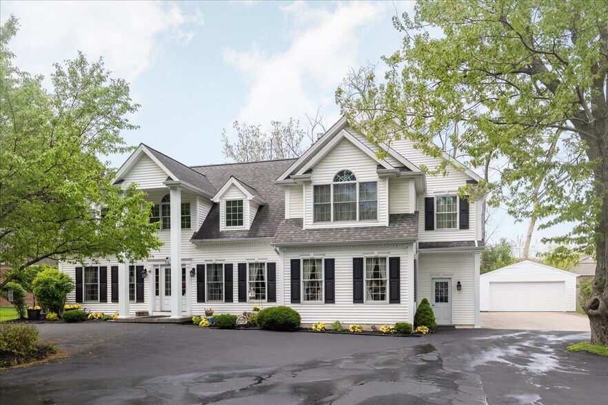 860 Union Rd, West Seneca, NY à vendre - Photo de l’immeuble – Image 2 sur 40