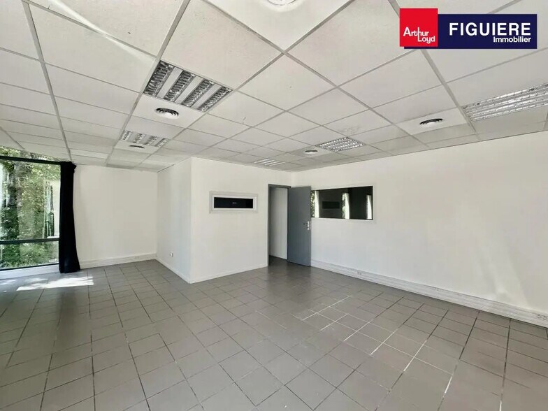 Bureau dans Châteauneuf-le-Rouge à louer - Photo de l’immeuble – Image 3 sur 7