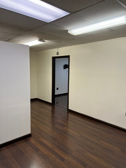 5220 NW 72nd Ave, Miami, FL à louer - Photo intérieure – Image 3 sur 11