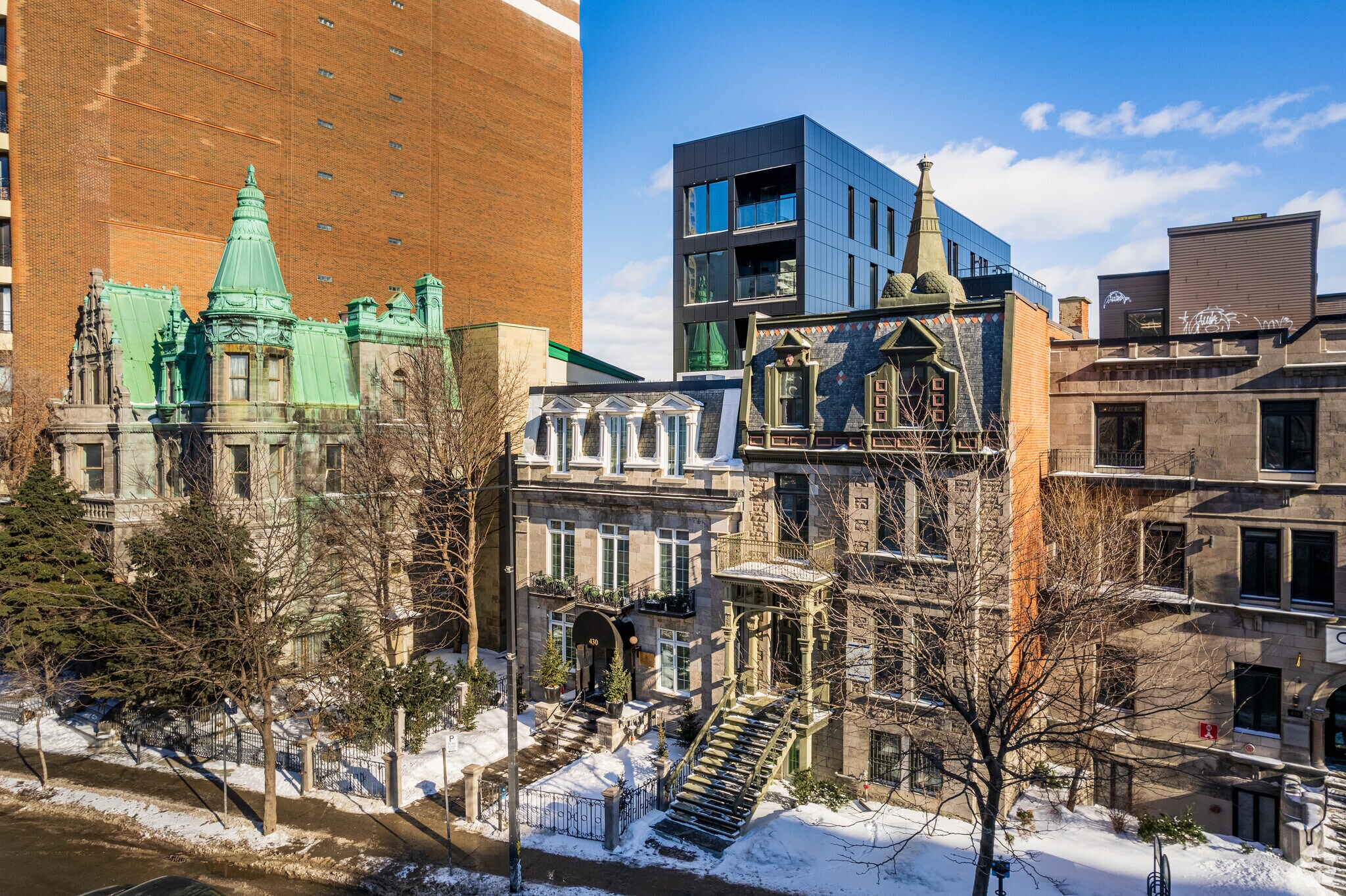 430 Rue Sherbrooke E, Montréal, QC à vendre Photo principale– Image 1 sur 6