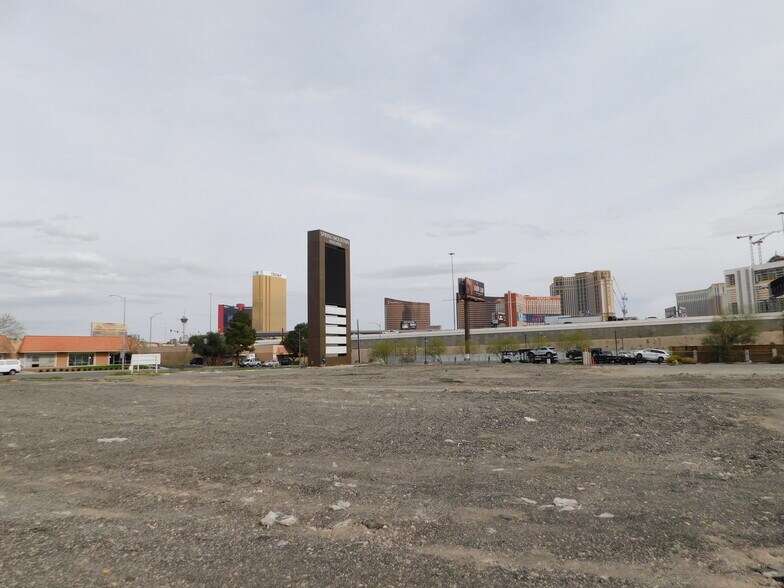 3686 S Highland Dr, Las Vegas, NV à vendre - Photo de l’immeuble – Image 2 sur 3