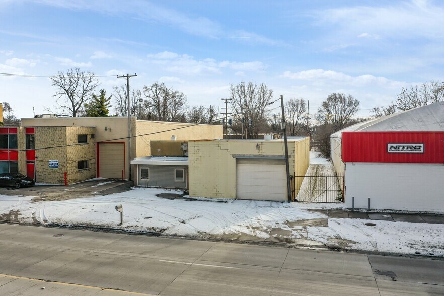 73 W Walton Blvd, Pontiac, MI à vendre - Photo de l’immeuble – Image 2 sur 21