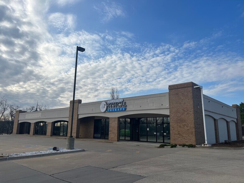 4440 NW Expressway St, Oklahoma City, OK à louer - Photo de l’immeuble – Image 3 sur 5