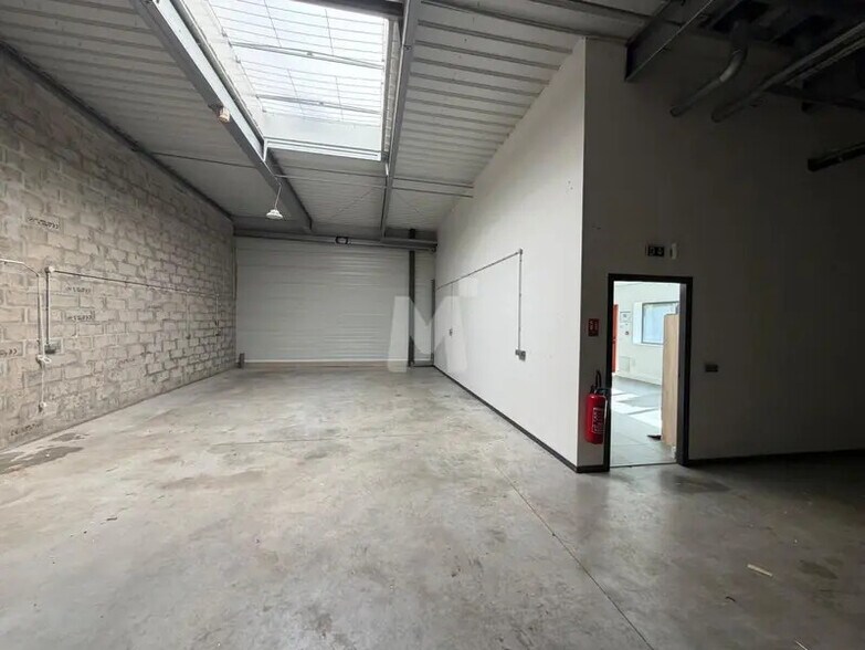 Local d’activités dans Palaiseau à louer - Photo intérieure – Image 2 sur 12