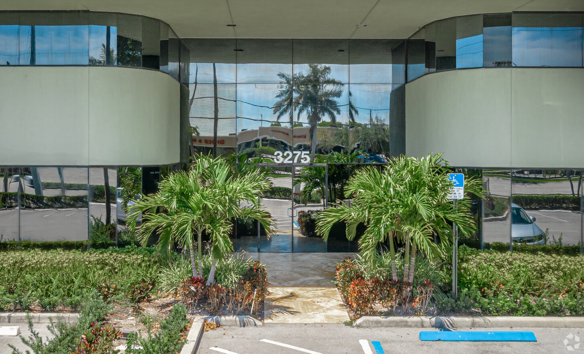 3275 W Hillsboro Blvd, Deerfield Beach, FL à louer Photo de l’immeuble– Image 1 sur 13