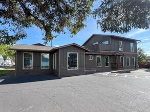 735 SW 9th St, Redmond, OR à louer Photo intérieure– Image 2 sur 6