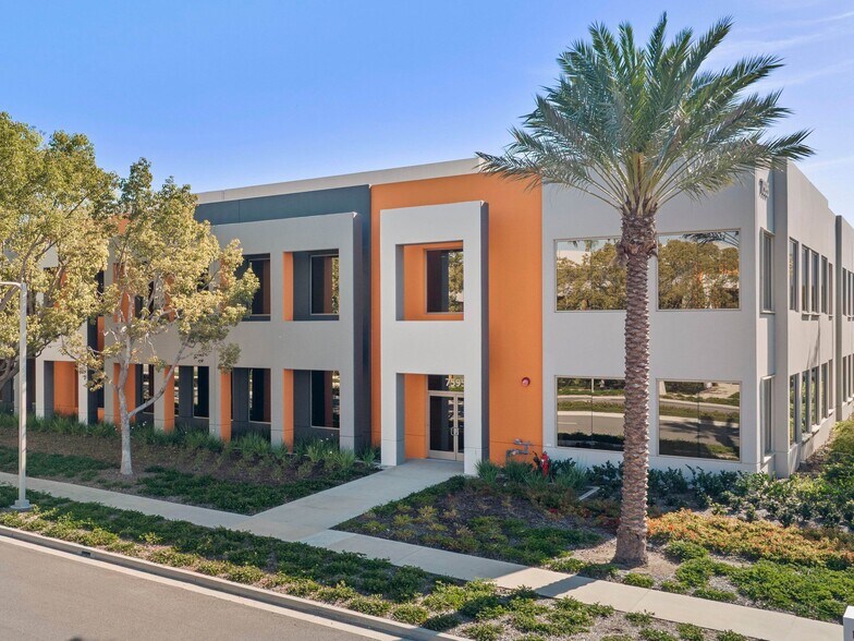 7525 Irvine Center Dr, Irvine, CA à louer - Photo de l’immeuble – Image 2 sur 4