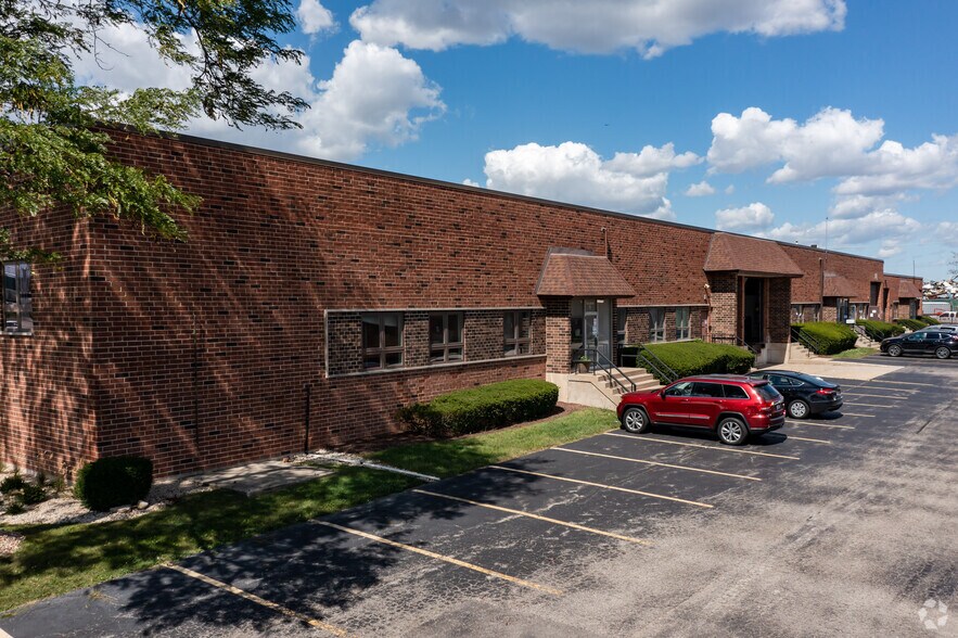 1550 W Fullerton Ave, Addison, IL à louer - Photo de l’immeuble – Image 2 sur 6