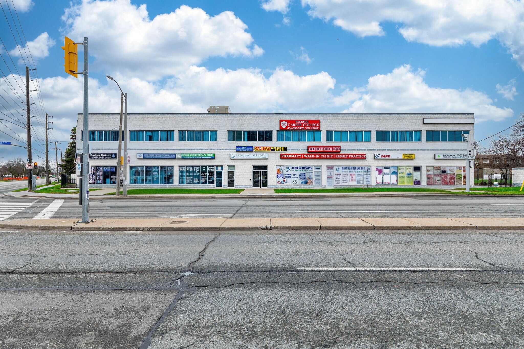 1625 Albion Rd, Toronto, ON à vendre Photo de l’immeuble– Image 1 sur 90