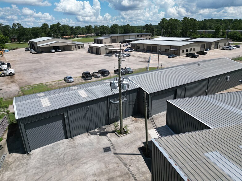 23609 W Hardy Rd, Spring, TX à louer - Photo de l’immeuble – Image 3 sur 15