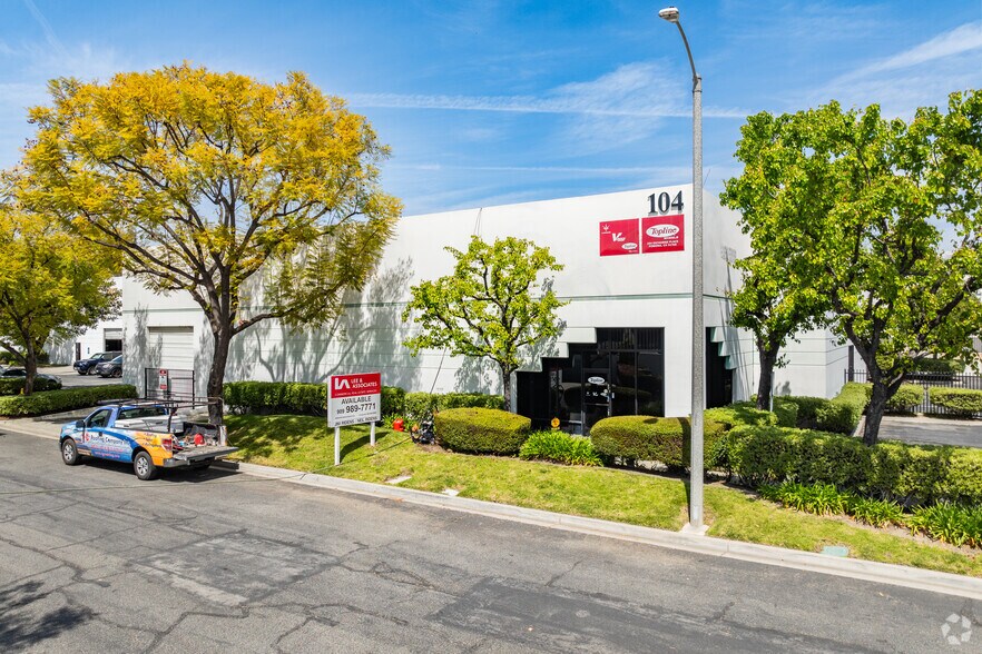 104 Exchange Pl, Pomona, CA à louer - Photo principale – Image 1 sur 19