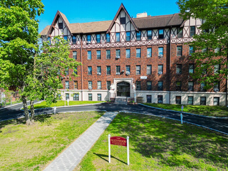 214 Glenwood Ave, East Orange, NJ à vendre - Photo de l’immeuble – Image 3 sur 12