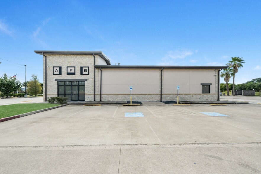 3326 Watters Rd, Pasadena, TX à vendre - Photo de l’immeuble – Image 2 sur 34