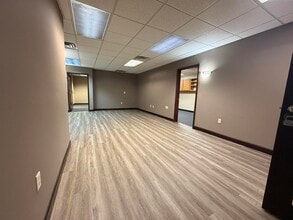 411 W Lake Lansing Rd, East Lansing, MI à louer Photo intérieure– Image 1 sur 9