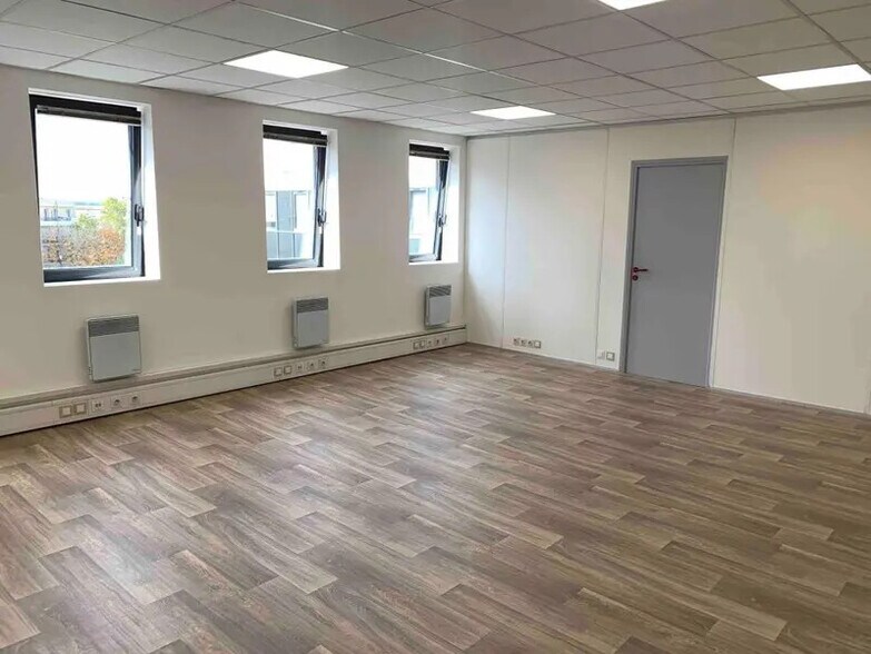 Bureau dans Nanterre à louer - Photo intérieure – Image 1 sur 8
