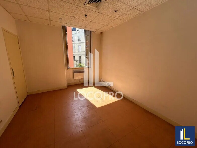 Bureau dans Nice à louer - Photo de l’immeuble – Image 3 sur 9