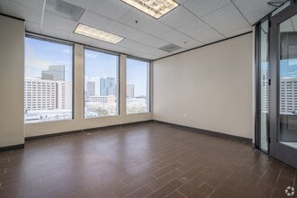 2100 West Loop South, Houston, TX à louer Photo intérieure– Image 2 sur 5
