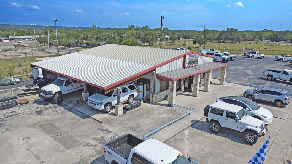 2250 S IH-35, New Braunfels, TX à vendre - Photo de l’immeuble – Image 2 sur 24