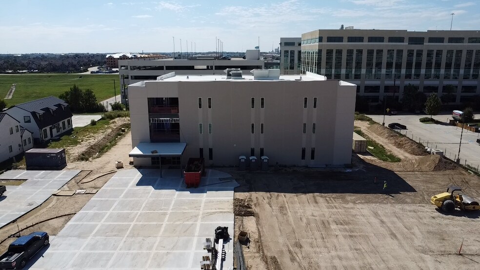 130 Bella Katy Dr, Katy, TX à louer - Photo de l’immeuble – Image 3 sur 7