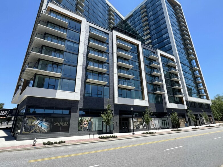 340 E Paces Ferry Rd, Atlanta, GA à louer - Photo de l’immeuble – Image 2 sur 5