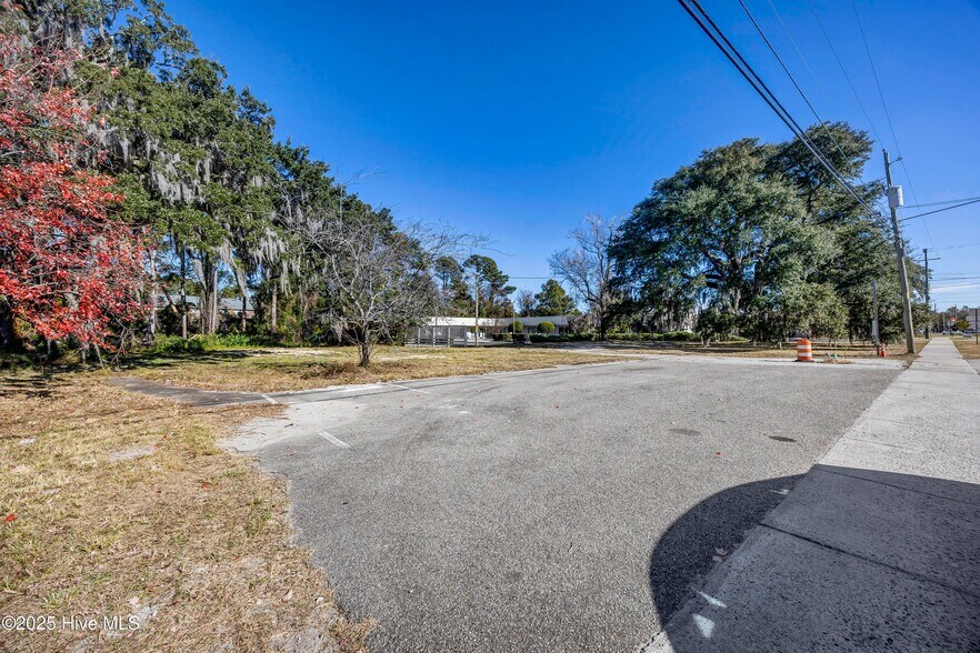 4213 Princess Place Dr, Wilmington, NC à vendre - Photo de l’immeuble – Image 3 sur 13