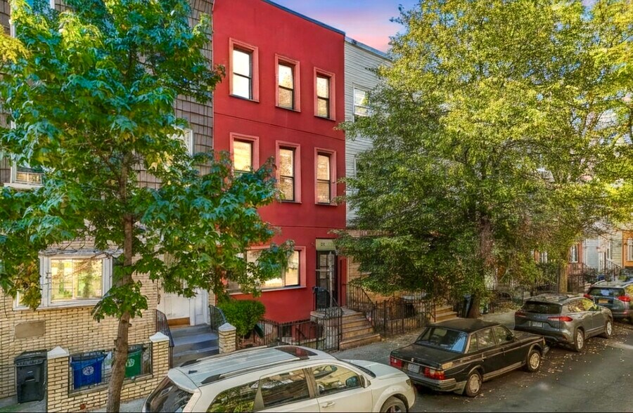 37 Jewel St, Brooklyn, NY à vendre - Photo de l’immeuble – Image 1 sur 31