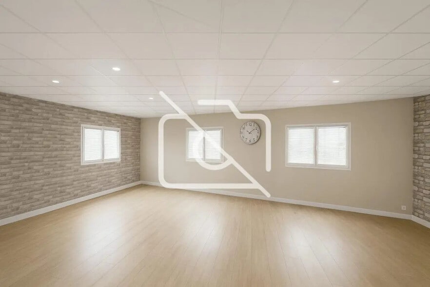 Industriel/Logistique dans Valenton à vendre - Photo de l’immeuble – Image 3 sur 3