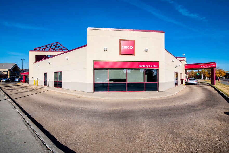 8713 156th St, Edmonton, AB à louer - Photo de l’immeuble – Image 3 sur 20