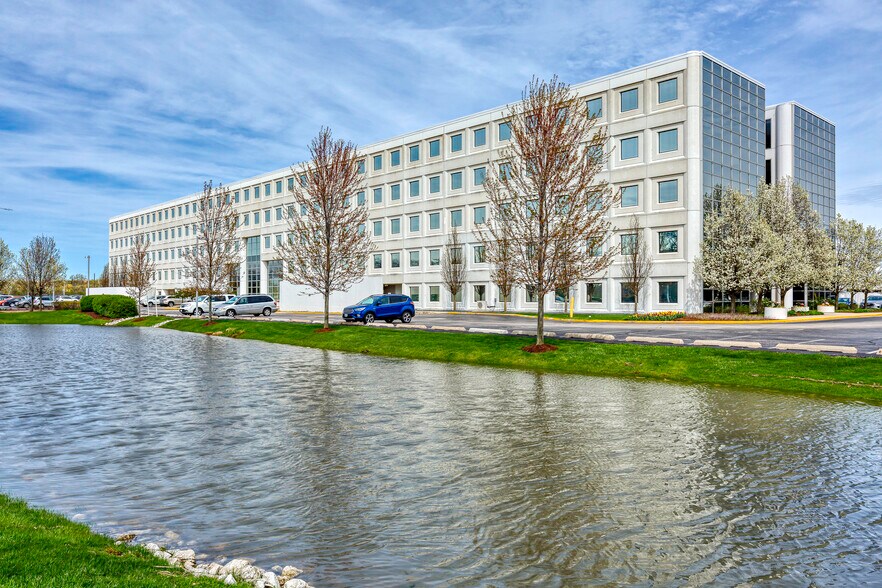 2215 Sanders Rd, Northbrook, IL à louer - Photo de l’immeuble – Image 1 sur 16
