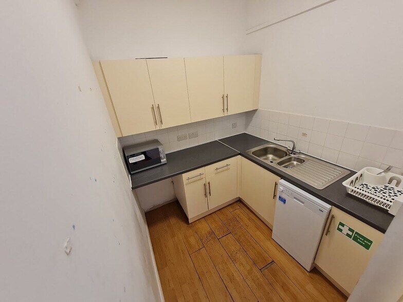 42 Upper Richmond Rd W, Londres à louer - Photo de l’immeuble – Image 2 sur 22