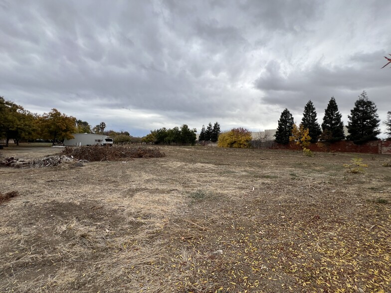 2721 Empire Ave, Brentwood, CA à louer - Photo principale – Image 1 sur 4