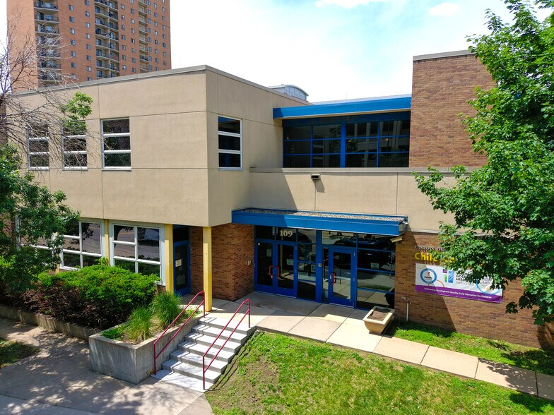 109 9th St E, Saint Paul, MN à vendre - Photo de l’immeuble – Image 2 sur 8