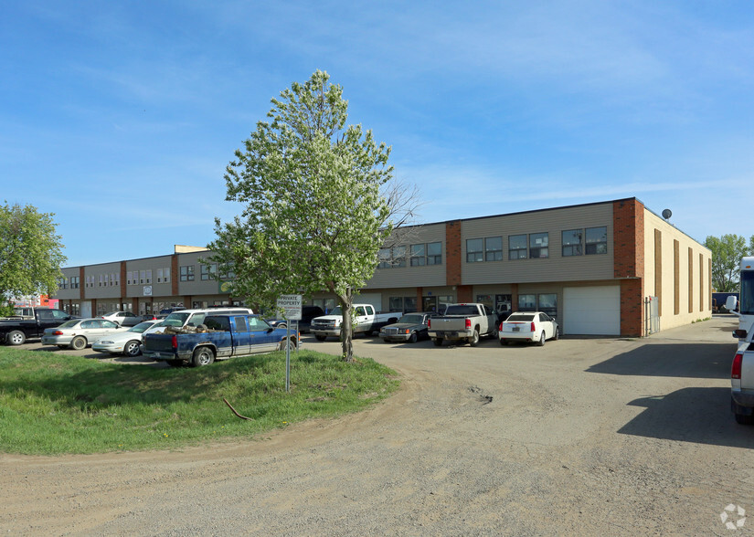 21111-22125 108 Av NW, Edmonton, AB à vendre - Photo de l’immeuble – Image 2 sur 2