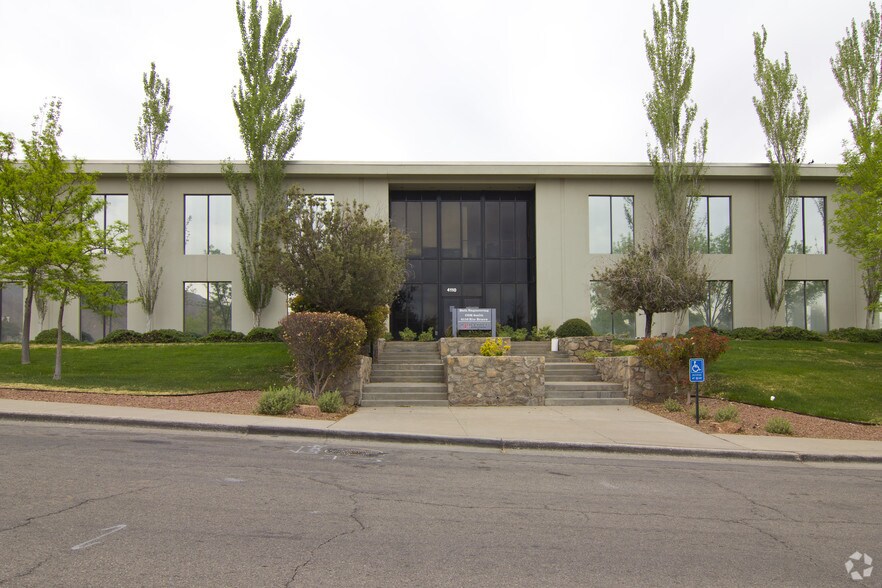 4110 Rio Bravo Dr, El Paso, TX à louer - Photo de l’immeuble – Image 2 sur 8