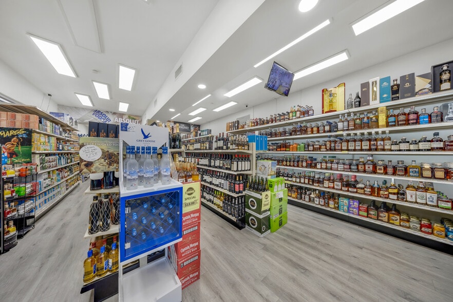 2597 SW 37th Ave, Miami, FL à vendre - Photo de l’immeuble – Image 2 sur 50