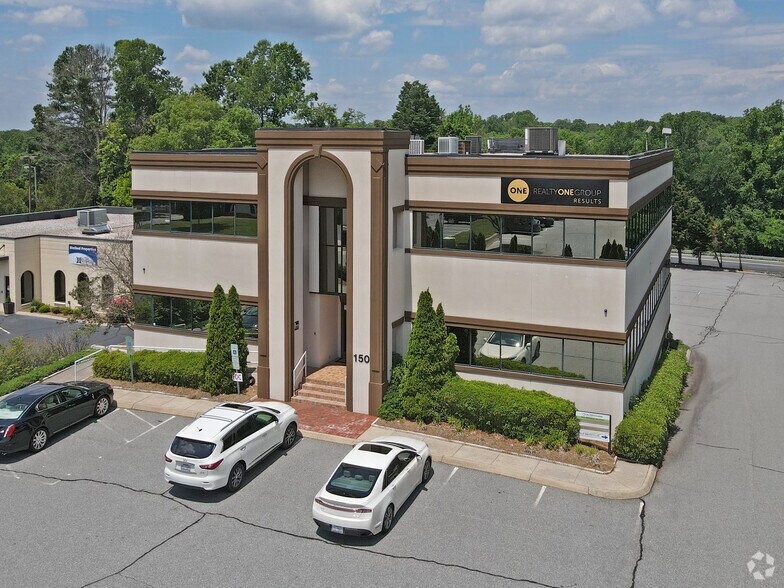 150 Charlois Blvd, Winston-Salem, NC à louer - Photo de l’immeuble – Image 1 sur 11