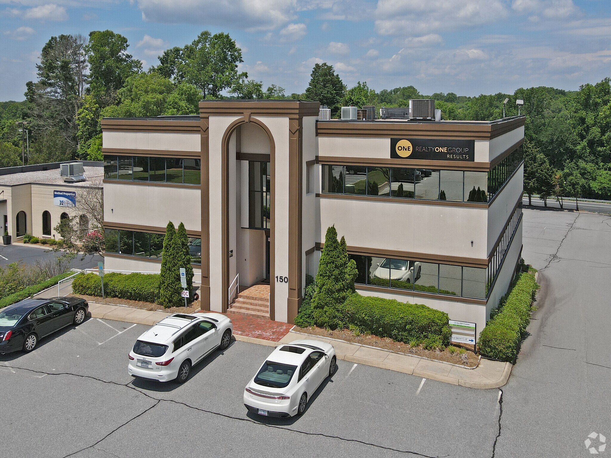 150 Charlois Blvd, Winston-Salem, NC à louer Photo de l’immeuble– Image 1 sur 12