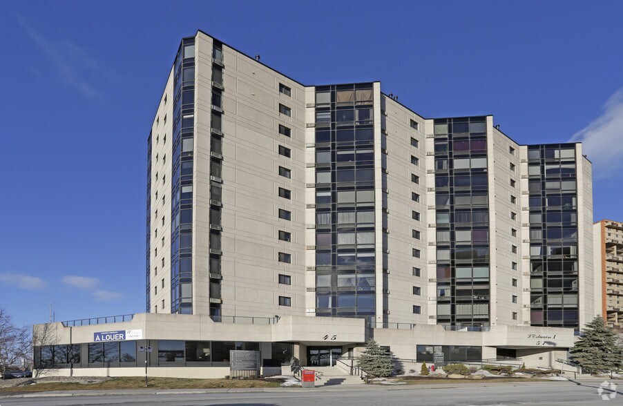 45-51 Pl Charles-Le Moyne, Longueuil, QC à vendre - Photo de l’immeuble – Image 2 sur 3