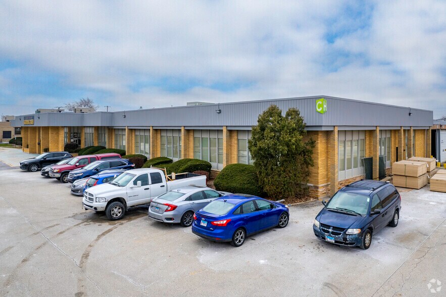 8220-8290 Austin Ave, Morton Grove, IL à louer - Photo de l’immeuble – Image 2 sur 7