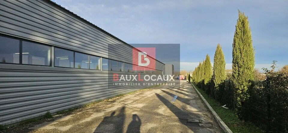 Local d'activités dans Entraigues-sur-la-Sorgue à vendre - Photo de l’immeuble – Image 3 sur 12