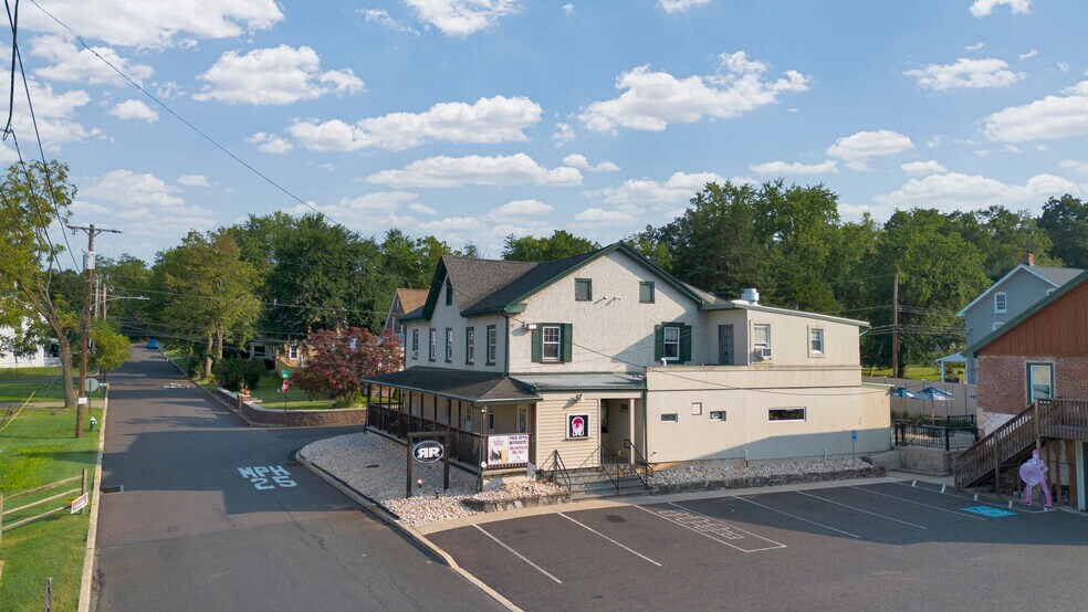 36 Railroad St, Linfield, PA à vendre - Photo de l’immeuble – Image 2 sur 59