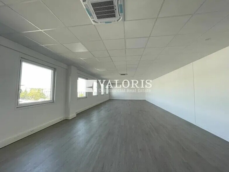Bureau dans Saint-Quentin-Fallavier à vendre - Photo intérieure – Image 3 sur 14